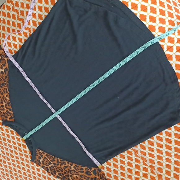 Natori Long Sleeved T-shirt, Cheetah Print Sleeves - Picture 5 of 5